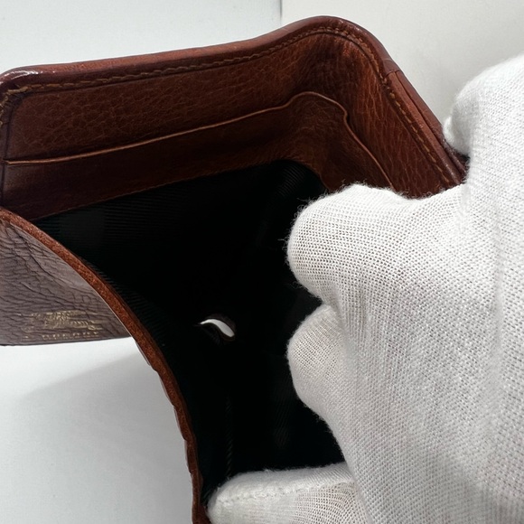 GUC Burberry Beige Bifold Wallet - Picture 8 of 8